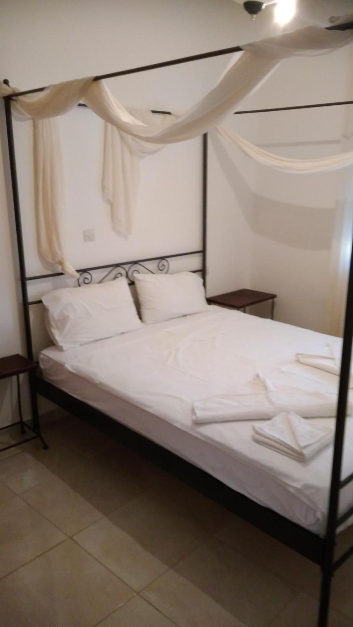 Mina Apartments 卡尔帕索斯 外观 照片